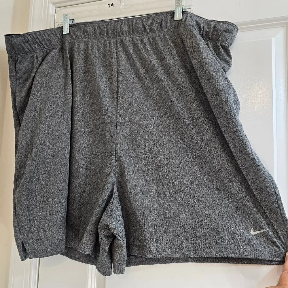 Nike Women's Attack DRI-FIT Mid-Rise Shorts 5 in - Grey / White - NWT - Picture 2 of 8